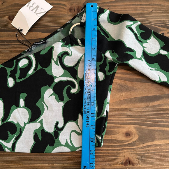 New with Tags ZARA Women’s Black Green Abstract One-Shoulder Crop Top S Trendy - Picture 6 of 6